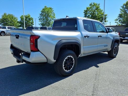 Used 2024 Toyota Tacoma TRD Off-Road AWD/4WD image 4
