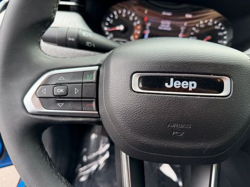 Used 2023 Jeep Compass Latitude image 17