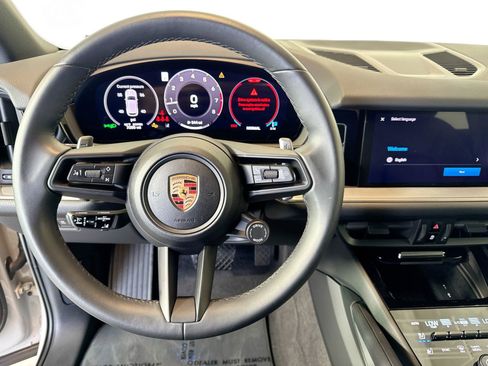 Certified 2025 Porsche Cayenne image 13