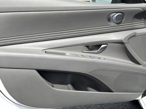 Certified 2025 Hyundai Elantra SEL image 10