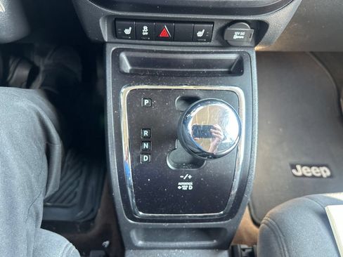 Used 2015 Jeep Patriot Latitude AWD/4WD image 11