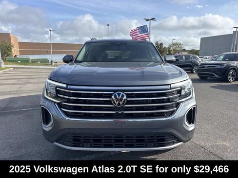 Used 2025 Volkswagen Atlas SE FWD image 2