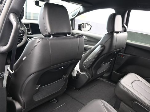 New 2026 Chrysler Pacifica Select w/ S Appearance Package image 32
