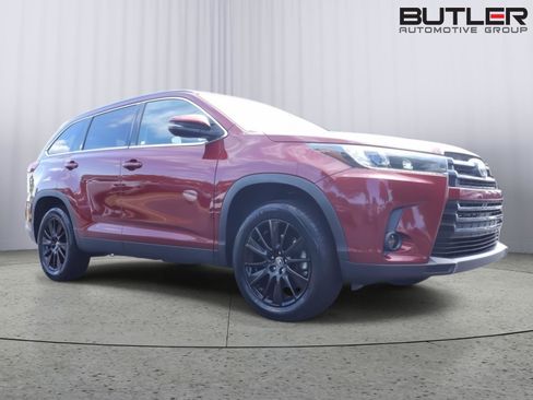 Used 2019 Toyota Highlander SE FWD image 8