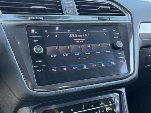 Certified 2024 Volkswagen Tiguan SE image 20