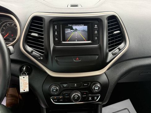 Used 2015 Jeep Cherokee Latitude AWD/4WD image 12