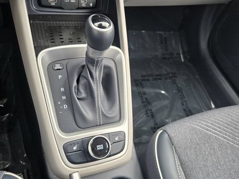 Used 2023 Hyundai Venue Limited w/ Cargo Package FWD image 19