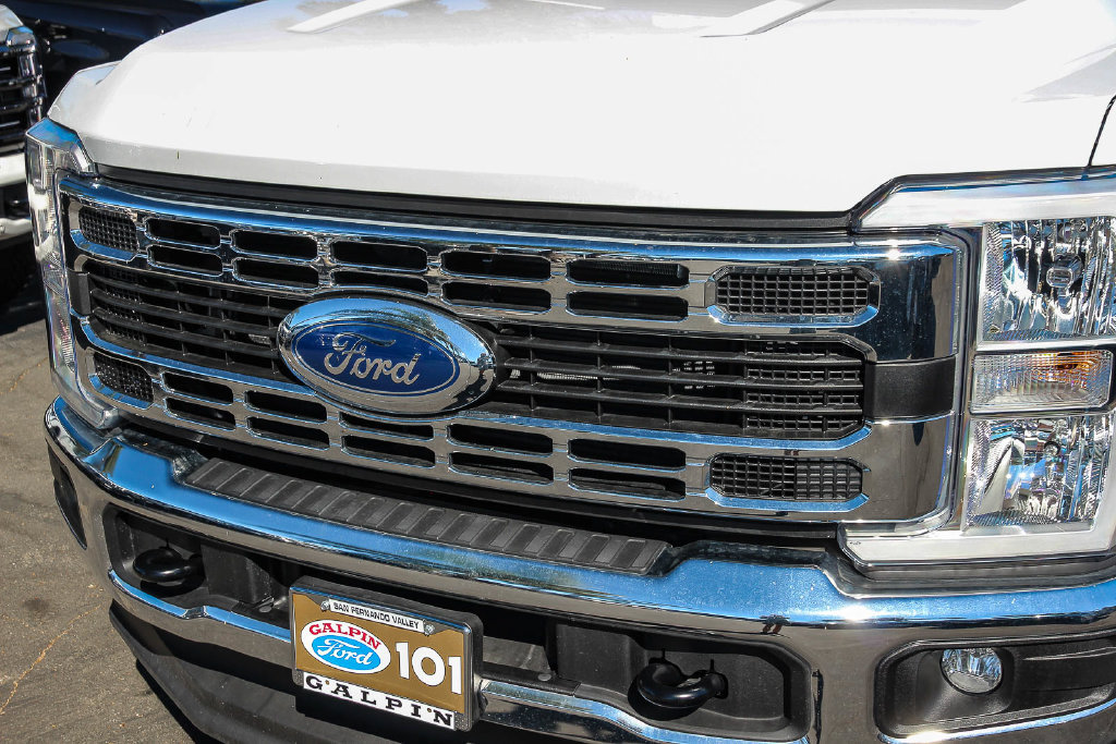 New 2025 Ford F550 4x4 SuperCab Super Duty image 13