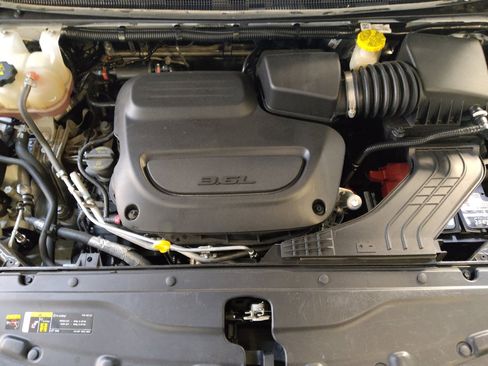 Used 2023 Chrysler Voyager LX FWD image 30