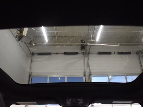 Used 2025 Mercedes-Benz GLB 250 4MATIC image 25