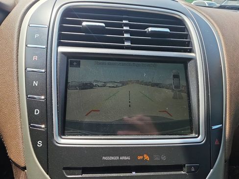 Used 2017 Lincoln MKX Reserve w/ Lincoln MKX Climate Package FWD image 18