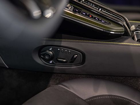 Used 2026 Aston Martin V8 Vantage Coupe RWD image 20