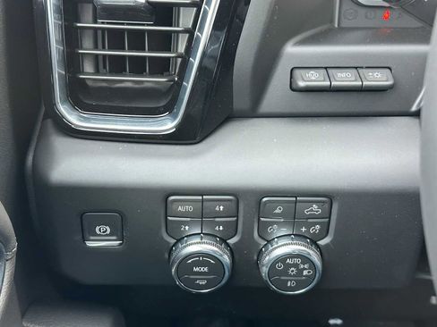 New 2026 GMC Sierra 2500 Denali w/ Denali Reserve Package image 33