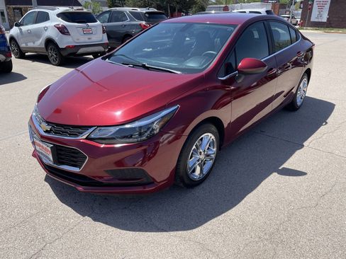 Used 2016 Chevrolet Cruze LT FWD image 2
