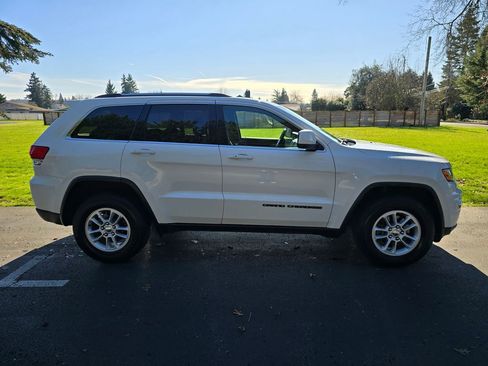 Used 2019 Jeep Grand Cherokee Laredo w/ Security & Convenience Group image 8