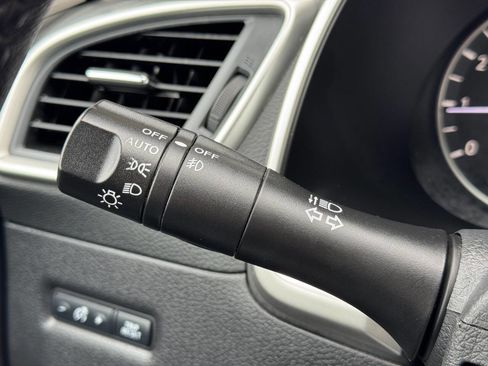 Used 2017 Nissan Murano SV w/ Premium Package image 26