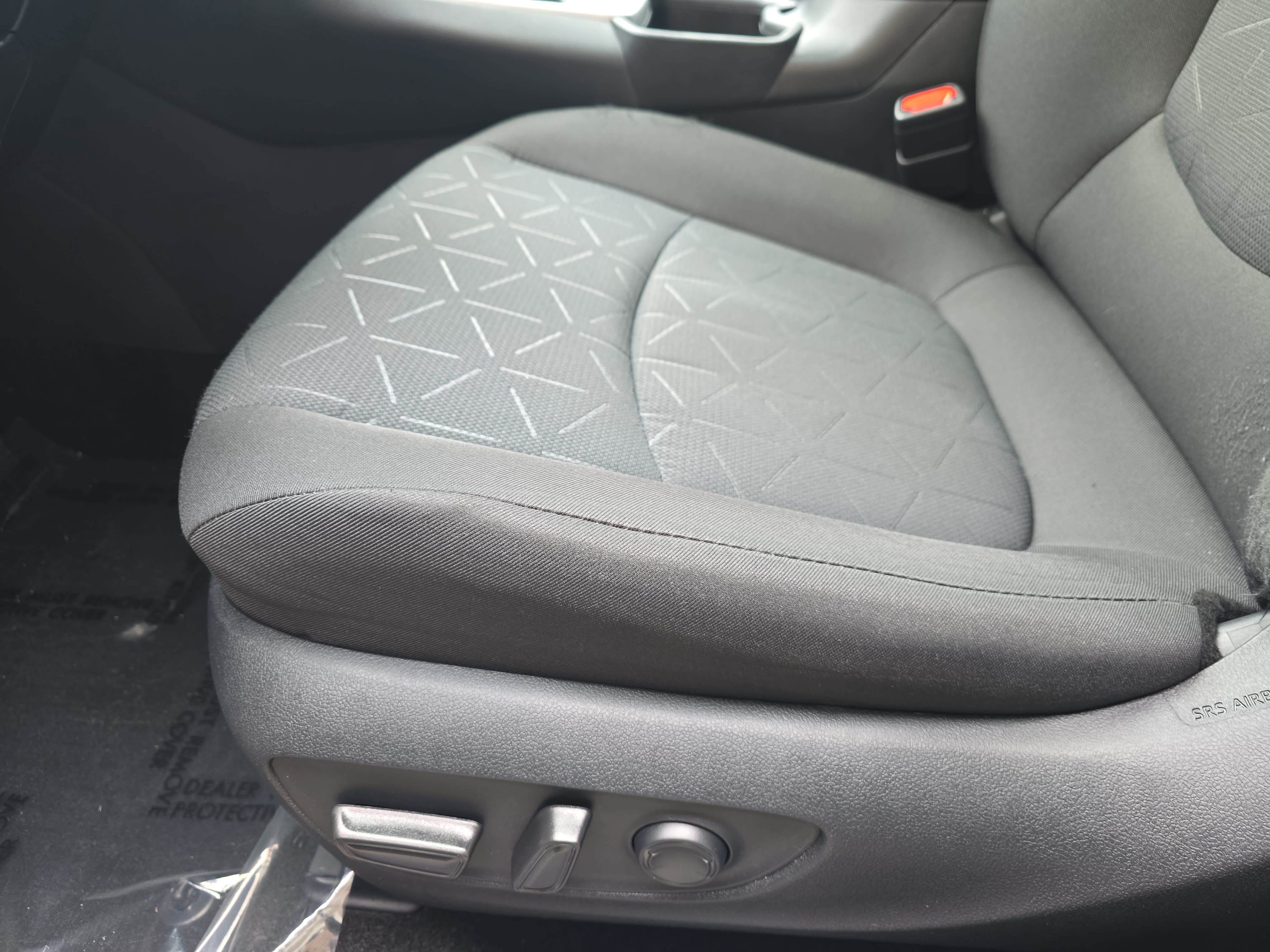Used 2025 Toyota RAV4 XLE w/ Convenience Package FWD image 29