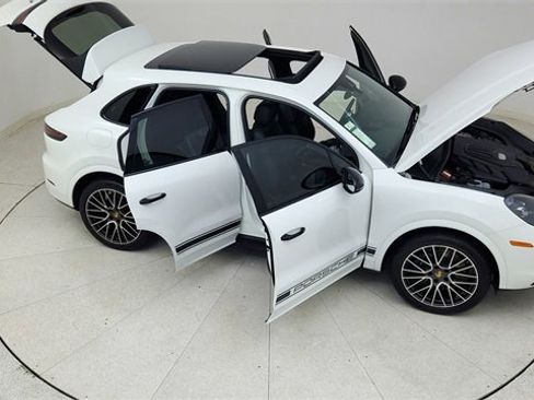 Used 2021 Porsche Cayenne Base image 82