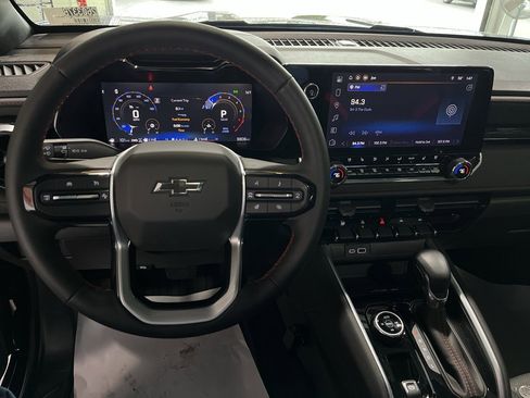 Used 2025 Chevrolet Colorado Z71 w/ Midnight Edition image 15