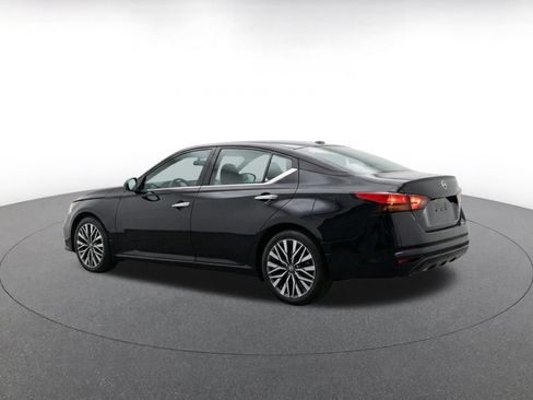 Used 2025 Nissan Altima 2.5 SV FWD image 7