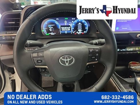 Used 2024 Toyota Crown AWD/4WD image 14