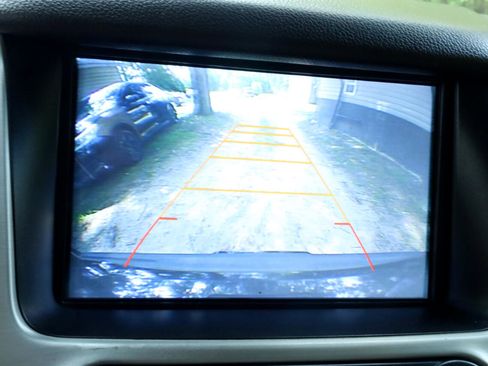 Used 2017 GMC Yukon SLT image 34