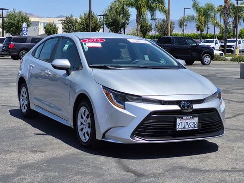 Used 2025 Toyota Corolla LE FWD image 3