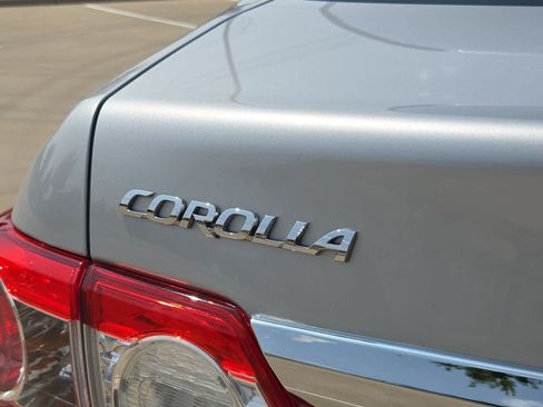 Used 2013 Toyota Corolla LE FWD image 11
