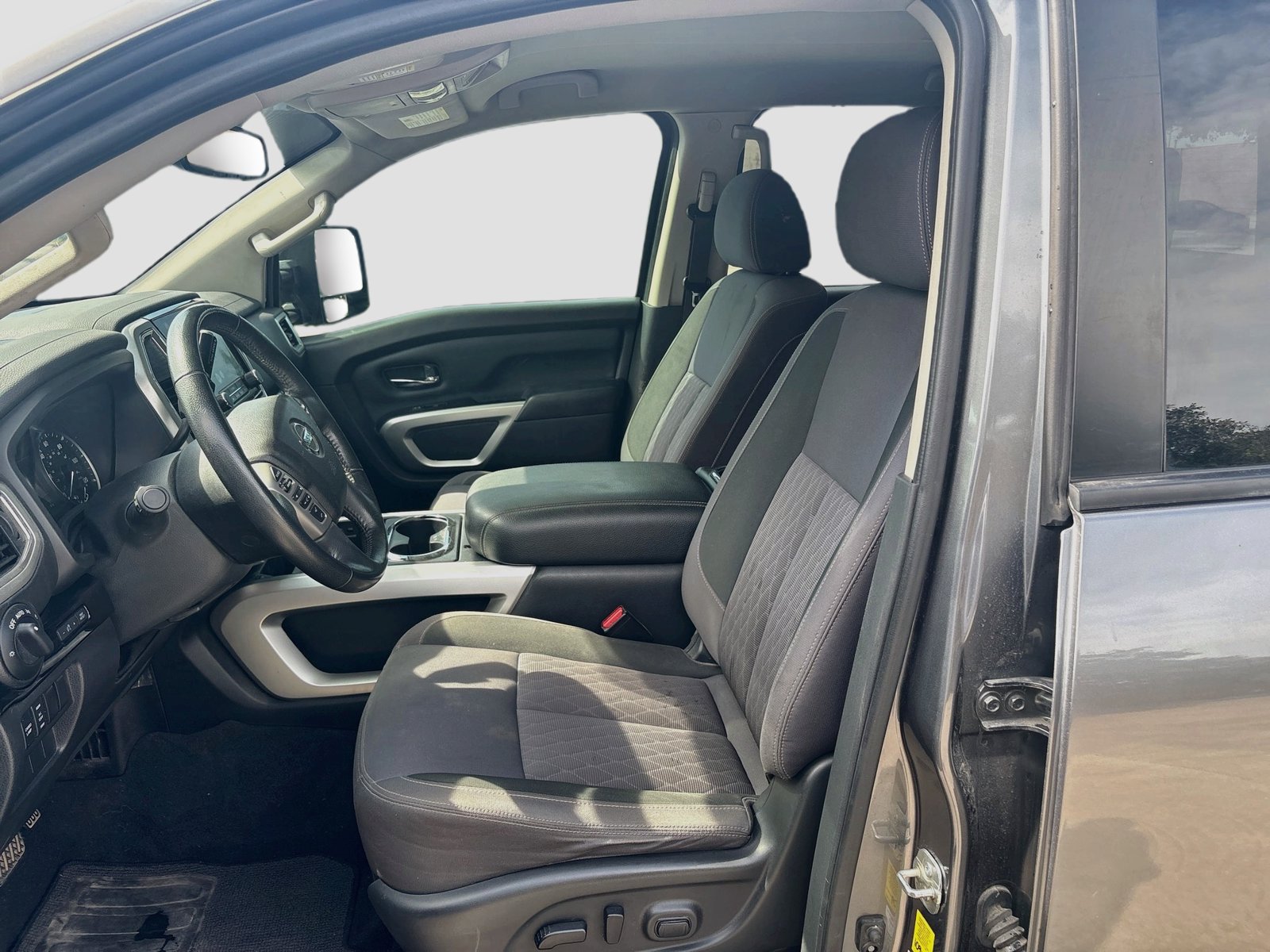 Used 2021 Nissan Titan 4x4 Crew Cab image 22