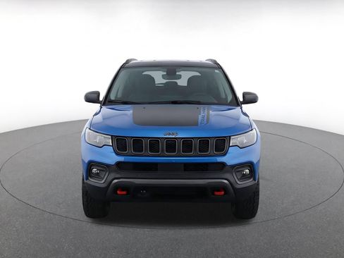 Used 2025 Jeep Compass Trailhawk AWD/4WD image 2