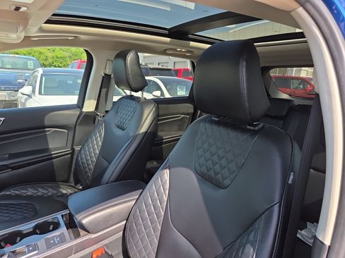 Used 2024 Ford Edge Titanium w/ Equipment Group 301A AWD/4WD image 9