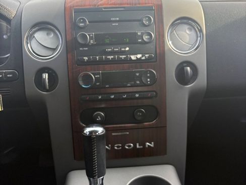 Used 2006 Lincoln Mark LT image 15
