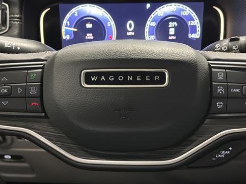 Used 2023 Jeep Wagoneer L Series III w/ Premium Group I AWD/4WD image 16