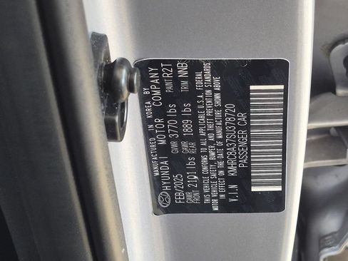 Used 2025 Hyundai Venue SEL FWD image 37