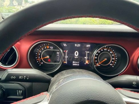 Used 2023 Jeep Gladiator Rubicon w/ Cold Weather Group AWD/4WD image 14