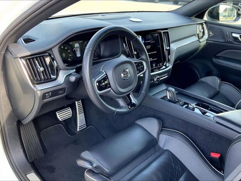 Used 2022 Volvo S60 B5 R-Design image 17