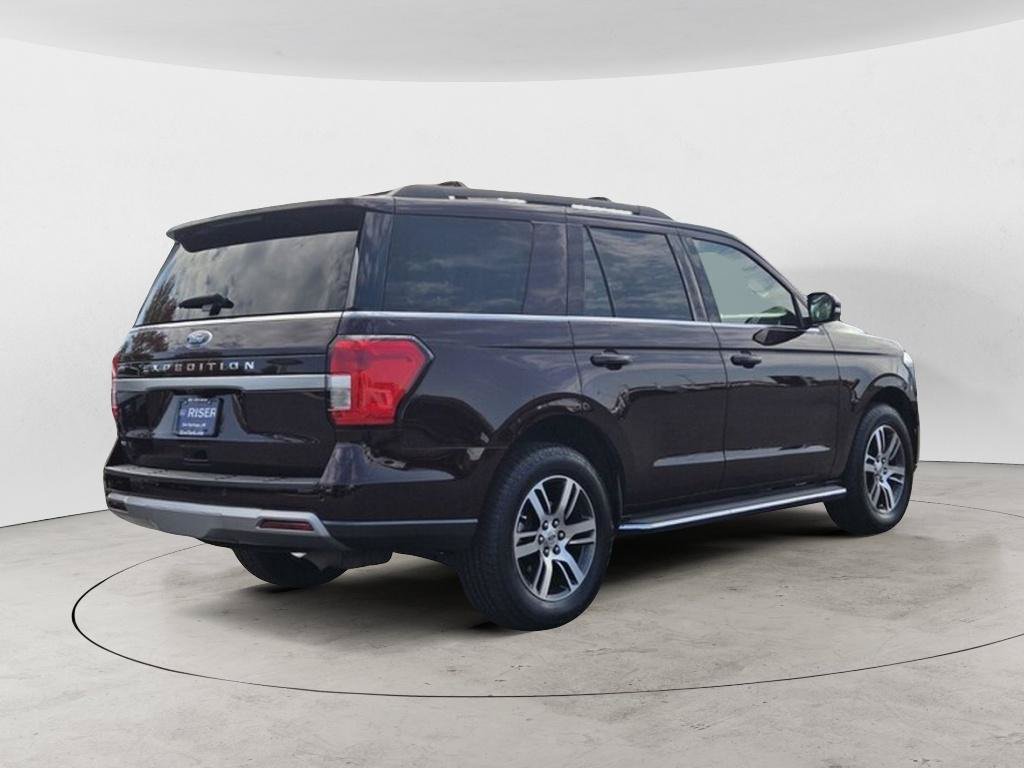 Used 2023 Ford Expedition XLT RWD image 3
