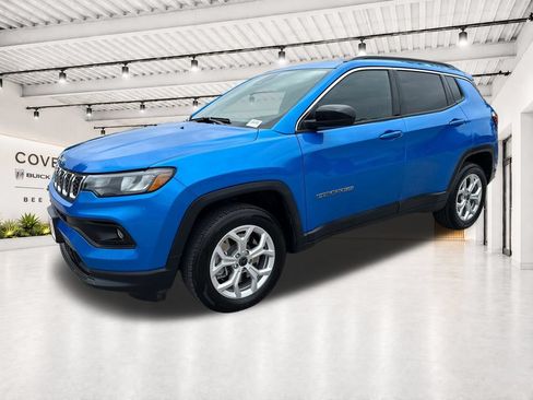 Used 2025 Jeep Compass Latitude w/ Convenience Group AWD/4WD image 4