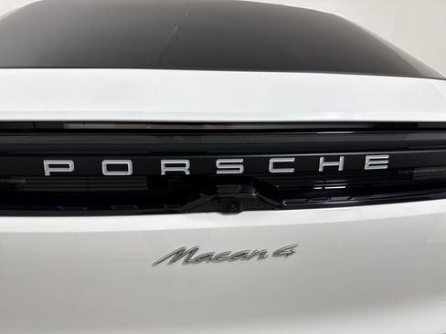 Certified 2025 Porsche Macan 4 Electric image 19
