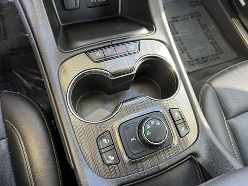 Used 2023 GMC Acadia SLT image 24