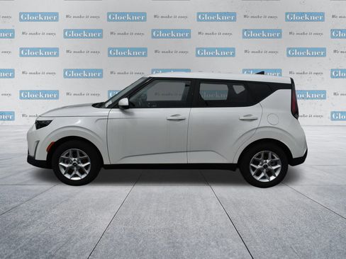 Used 2025 Kia Soul LX FWD image 9