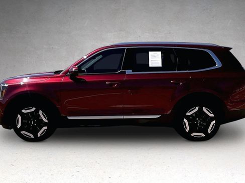 Certified 2024 Kia Telluride EX w/ EX Captain's Chair Package FWD image 3