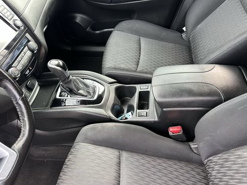 Used 2017 Nissan Rogue SV w/ SV Premium Package FWD image 23
