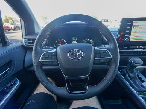 Used 2023 Toyota Sienna XSE image 19