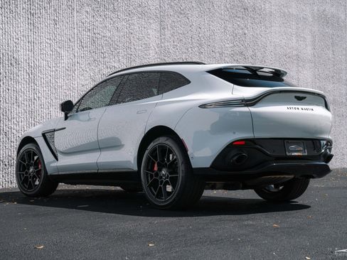 Used 2021 Aston Martin DBX image 23