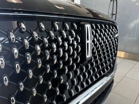 Certified 2025 Lincoln Aviator Black Label image 11