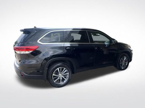 Used 2019 Toyota Highlander XLE AWD/4WD image 50