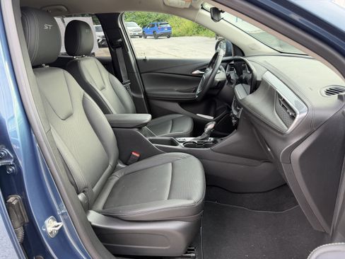 Used 2024 Buick Encore GX Sport Touring w/ Comfort Package FWD image 9