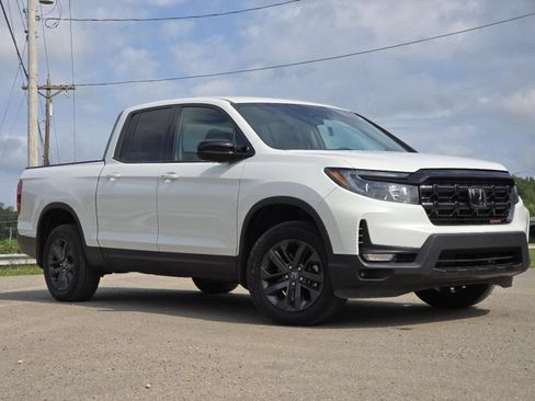 Used 2024 Honda Ridgeline Sport image 2