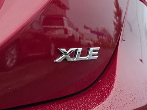 Certified 2018 Toyota Camry XLE image 16